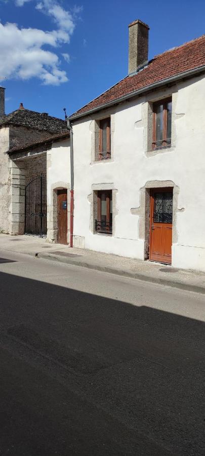 Gite Rue Pasteur อิส-ซัวร์-ทิล ภายนอก รูปภาพ